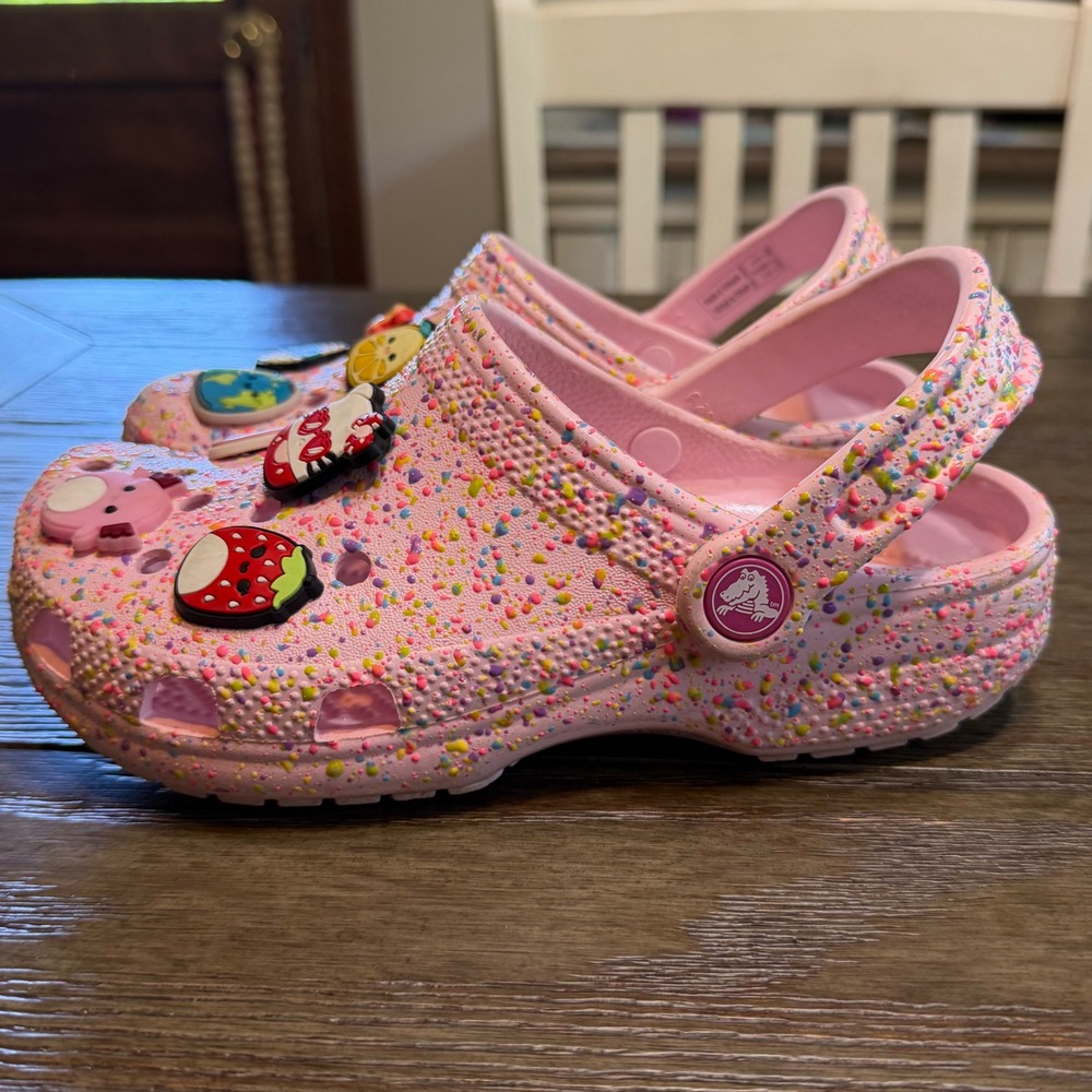 Crocs Classic Clog Pink Paint Splatter Squishmallow Jibbitz Juniors Size J2 - Picture 3 of 8